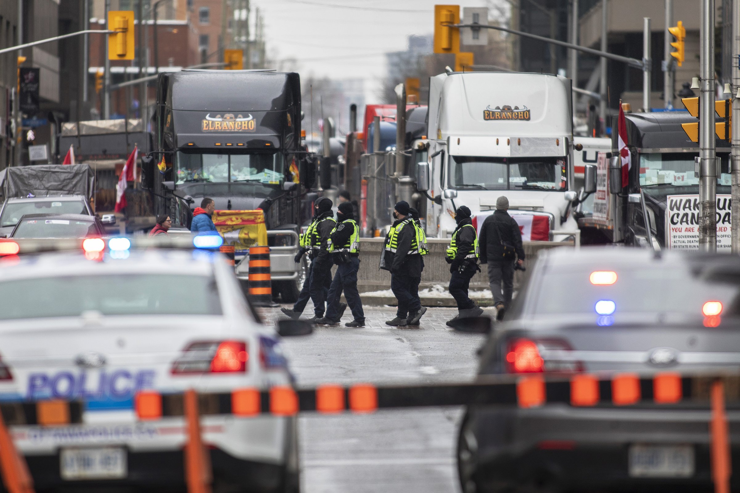 U.S. urges Canada to break blockade - Vimarsana News