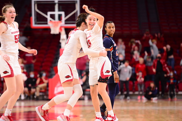 Arkansas women down Auburn on last-second shot - Vimarsana News