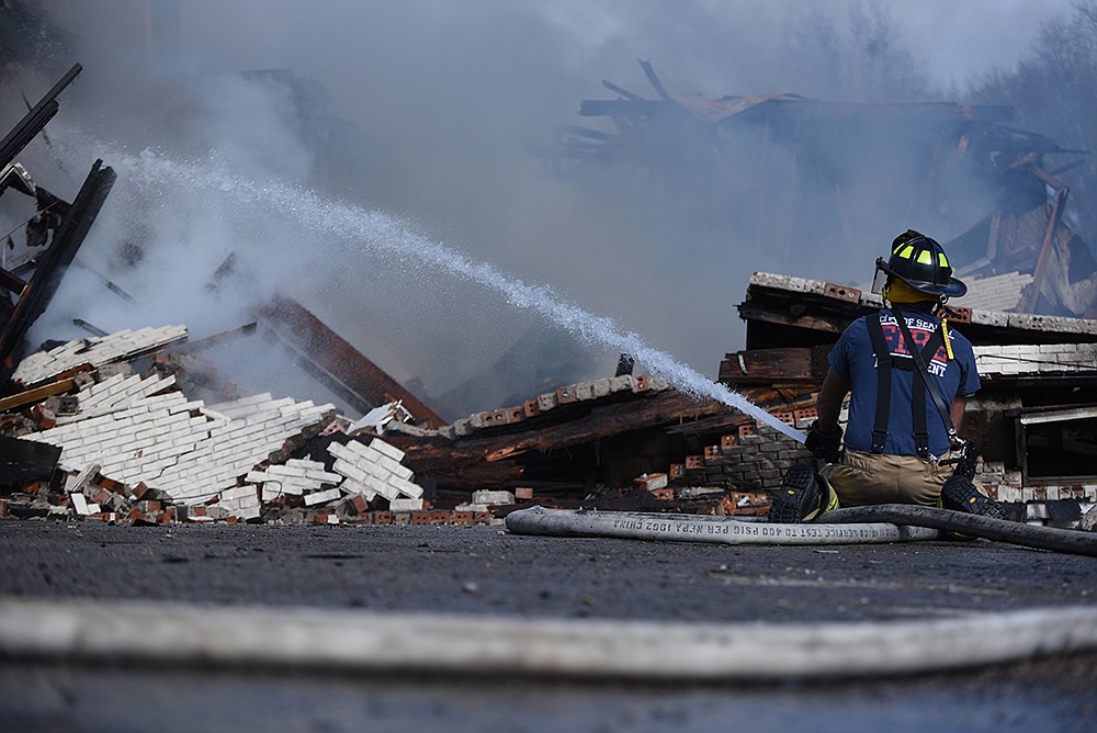 Fire destroys 57yearold Searcy apartment complex; no injuries