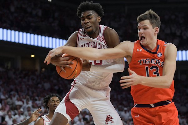 WholeHogSports - Johnson keeps bouncing back for Razorbacks