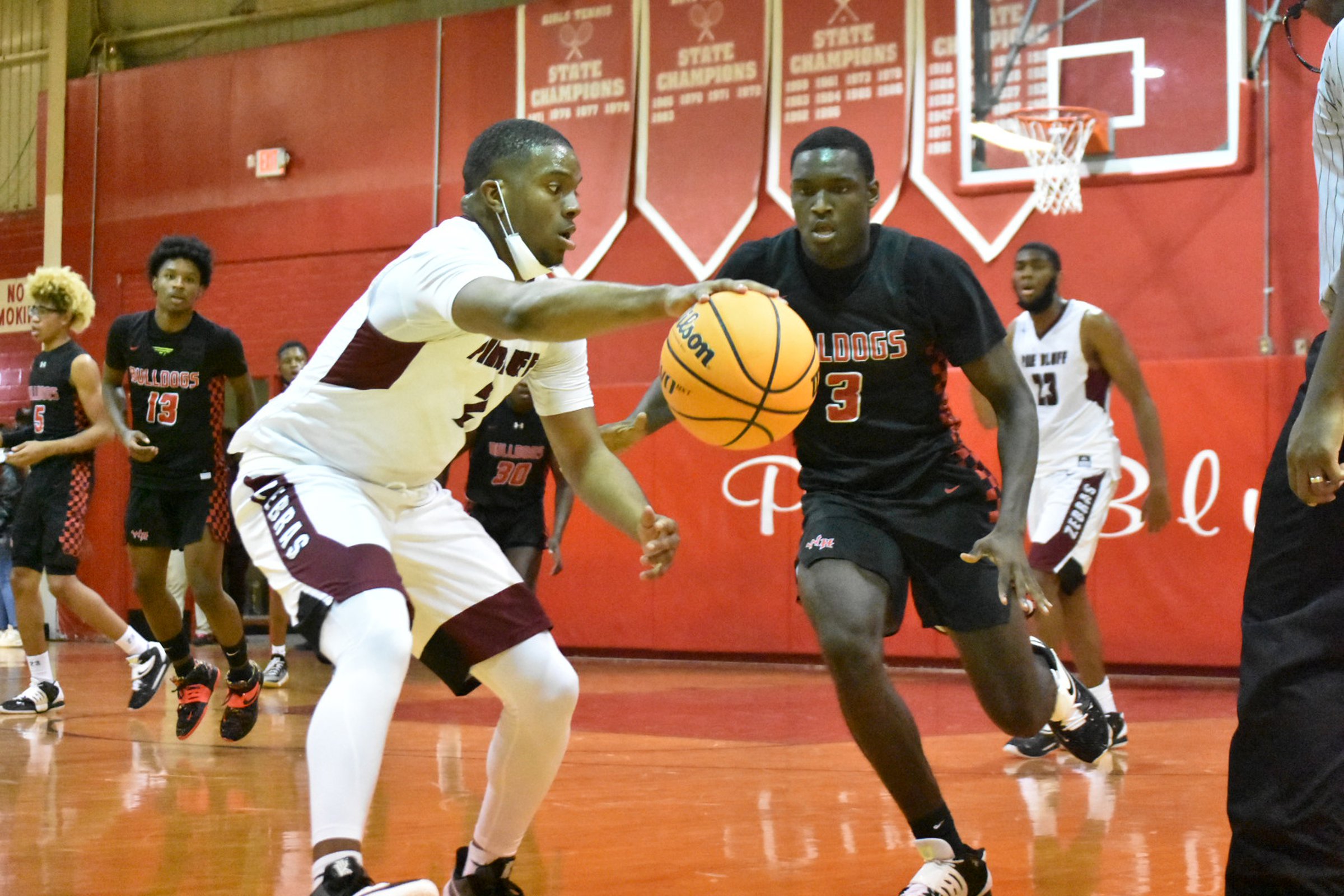 Crutchfield’s 2nd half helps Zebras top WH