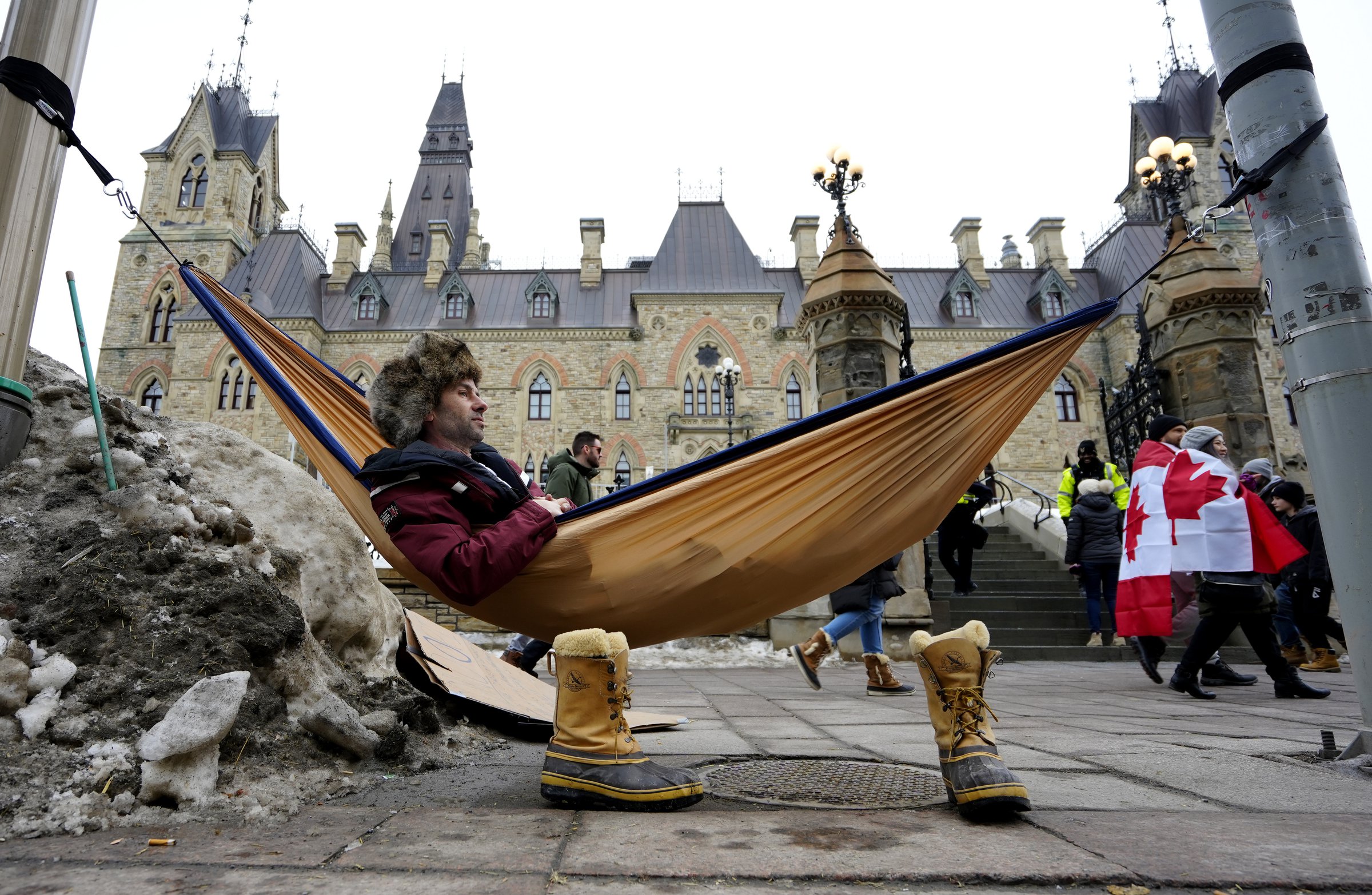 Trudeau gives protesters warning - Vimarsana News