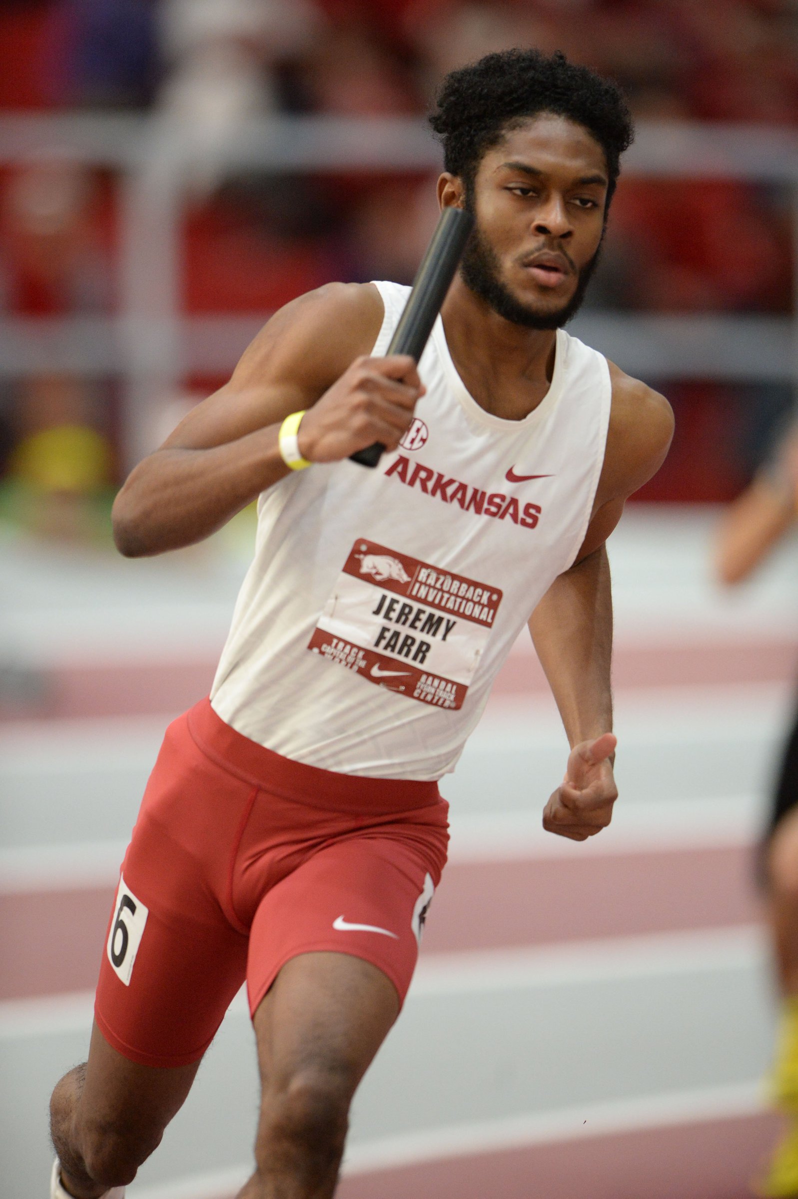 Hogs break record in 1,600 relay - Vimarsana News