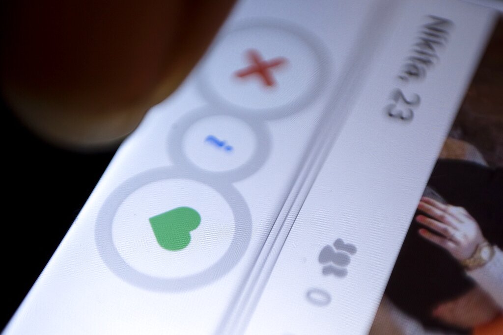 Expert: Daters, beware of scams