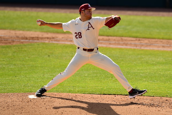 Razorbacks beat Illinois State to win series - Vimarsana News