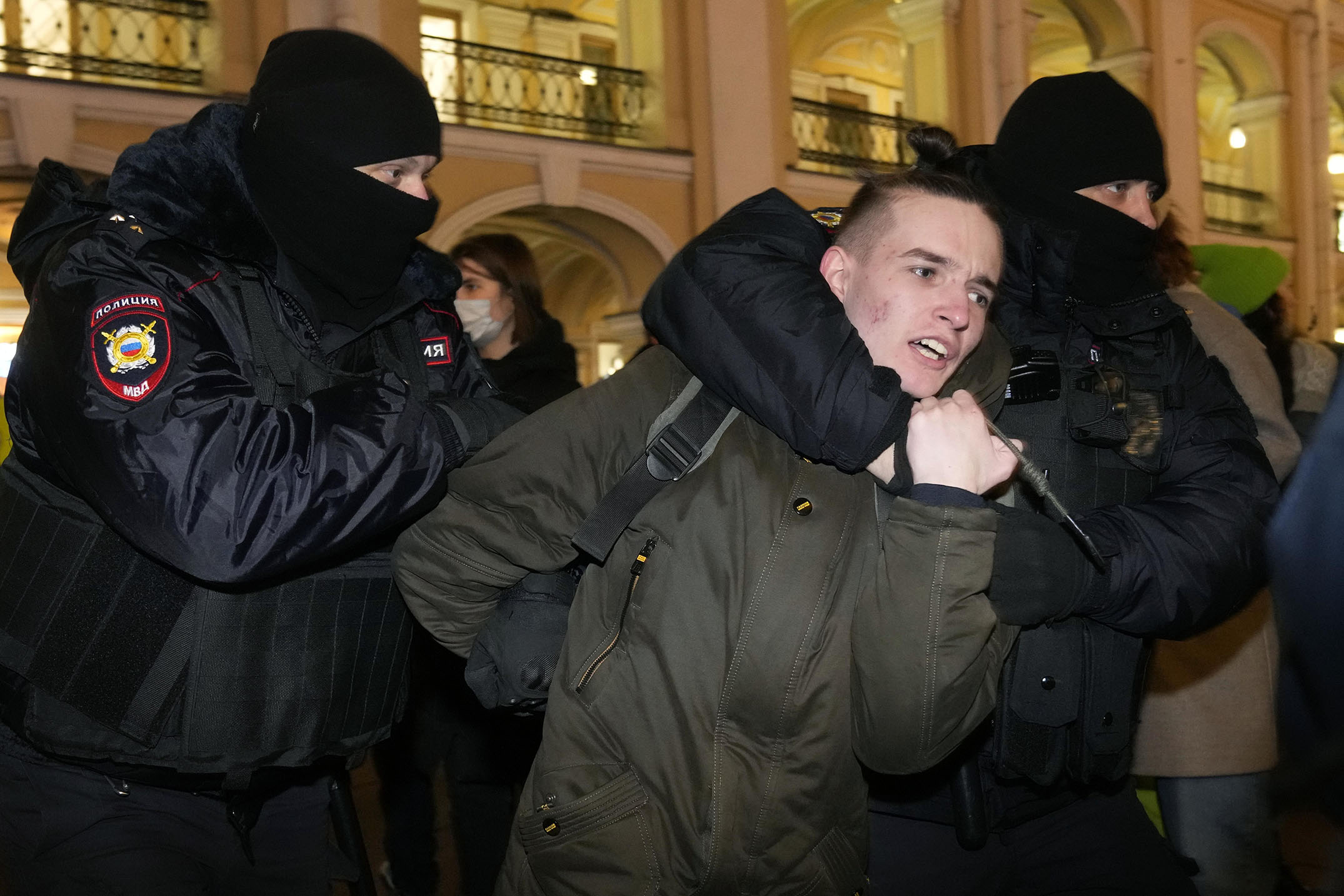 Thousands of Russians protest invasion of Ukraine - Vimarsana News