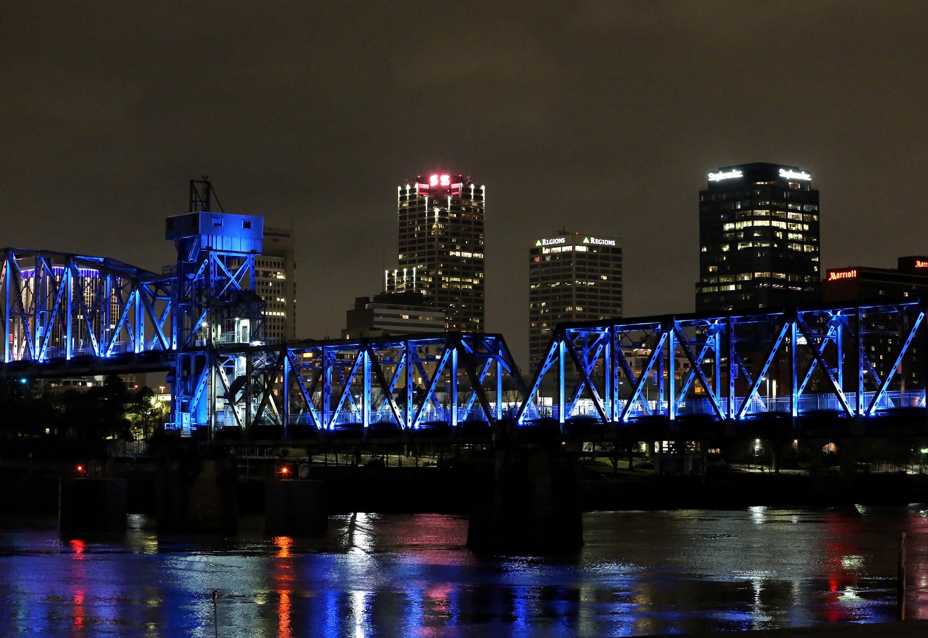 Little Rock's downtown bridges illuminated blue and yellow in show of support with Ukraine - Vimarsana News