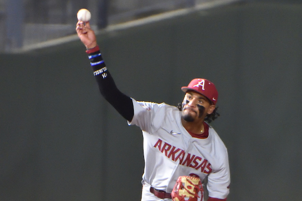 Battles sparks Arkansas' rally in Round Rock finale - Vimarsana News