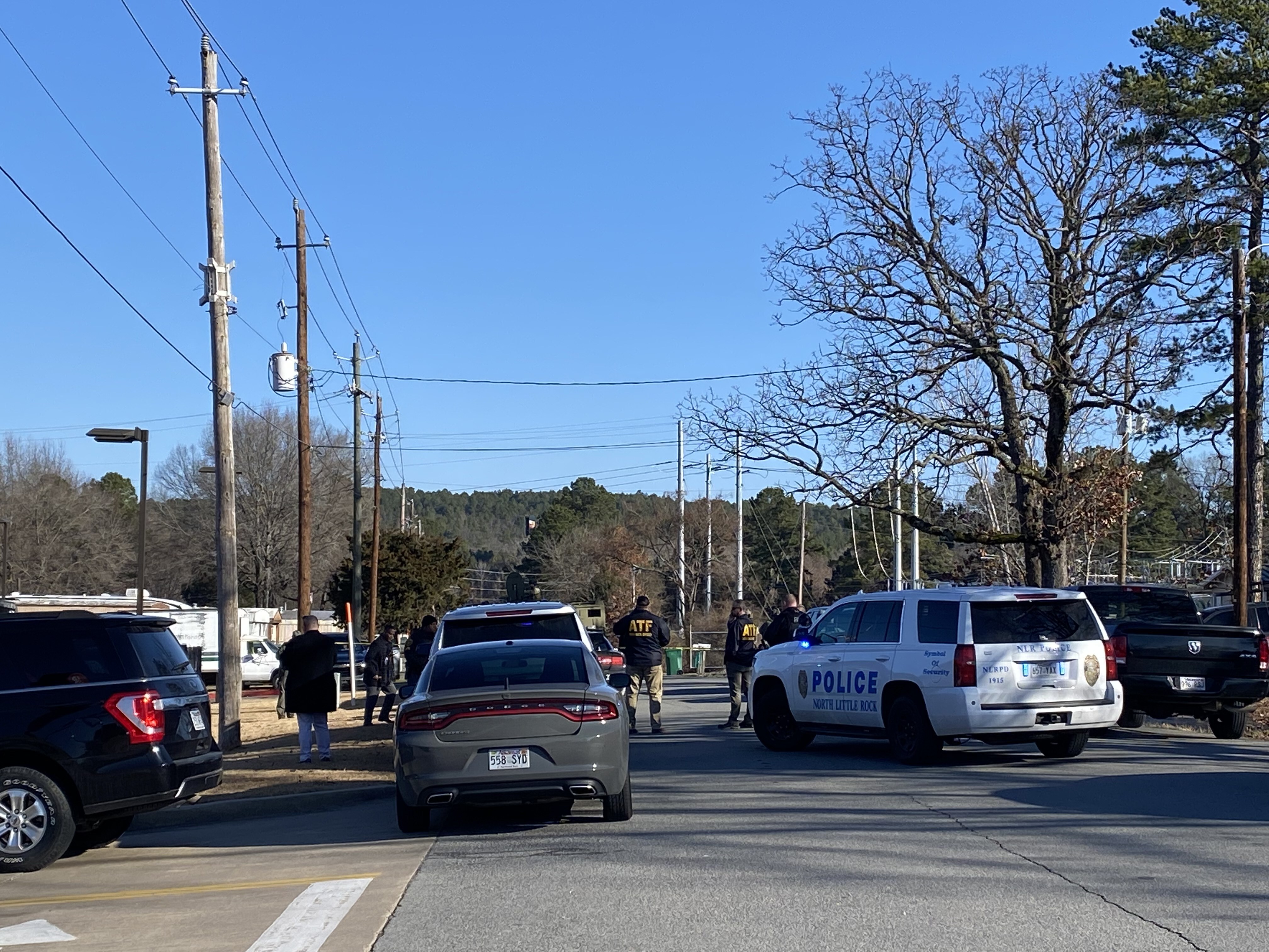 Corrections officer killed in Maumelle, authorities say; nearby schools placed on lockdown as search for gunman underway - Vimarsana News