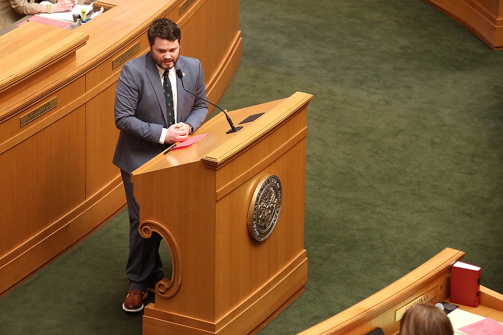 Committee advances bills granting stipends for Arkansas’ fulltime law