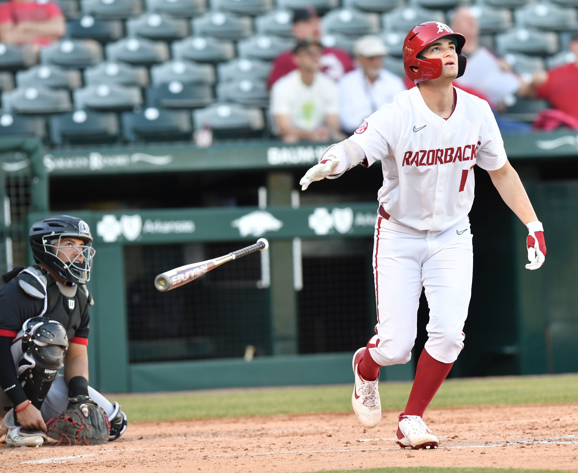 Hog bats wake up in Mavericks rout - Vimarsana News