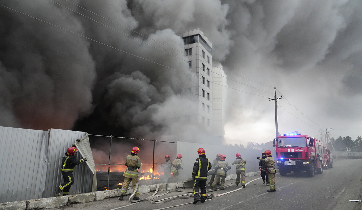 Russians hit nuke plant; leak feared - Vimarsana News