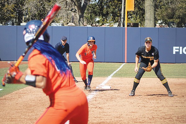 Missouri softball takes pair from Illinois - Vimarsana News