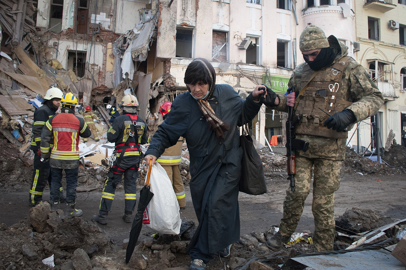 Russians strike civilians' shelter - Vimarsana News