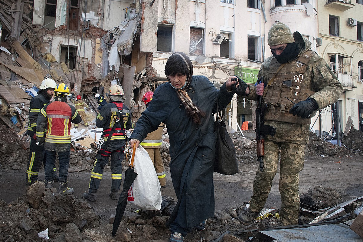 Russians strike civilians’ shelter