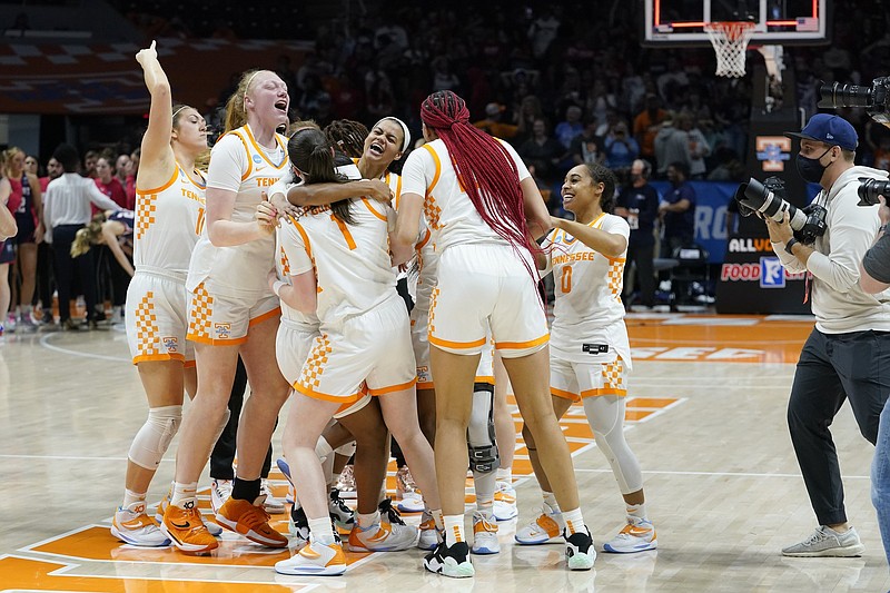 Tennessee marks return to Sweet 16