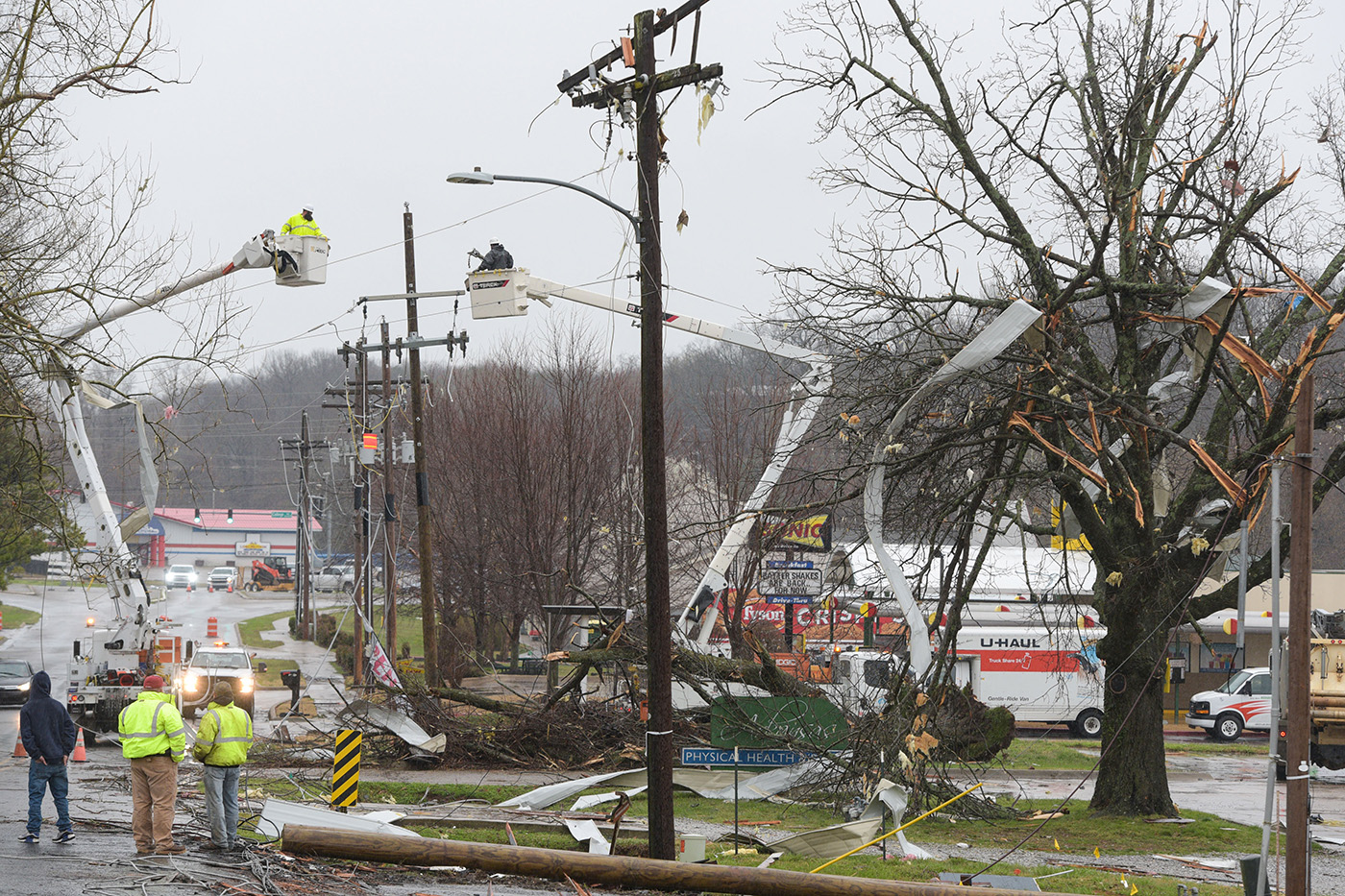 Tornado demolishes Springdale elementary school gym; high winds rip roofs, siding from buildings in east Arkansas - Vimarsana News