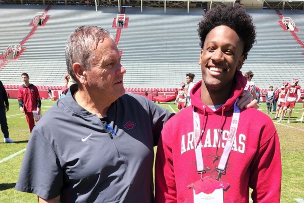 Arkansas impresses several underclassmen on Saturday - Vimarsana News