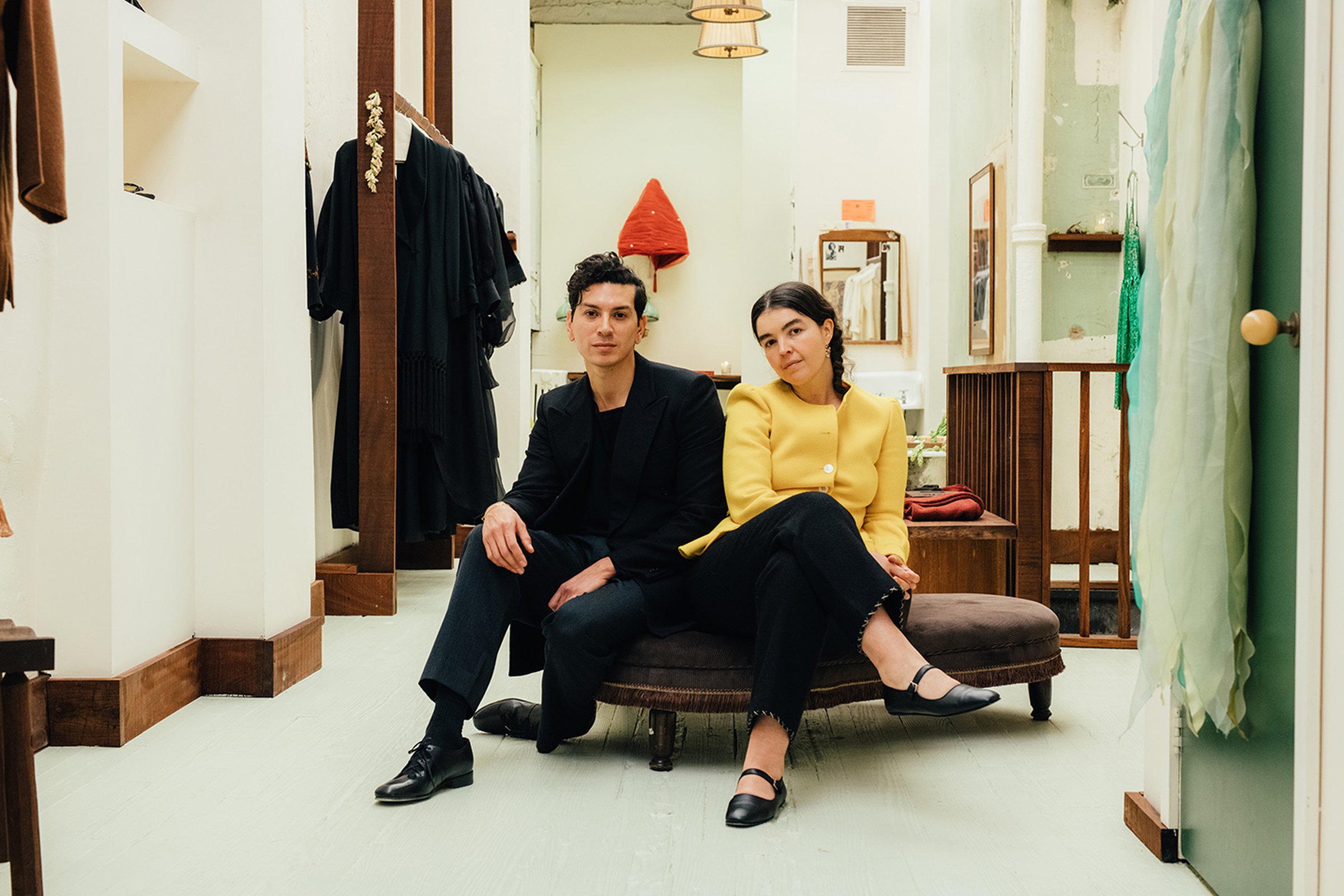 A vintage boutique lures fashion stylists with retro tastes - Vimarsana News