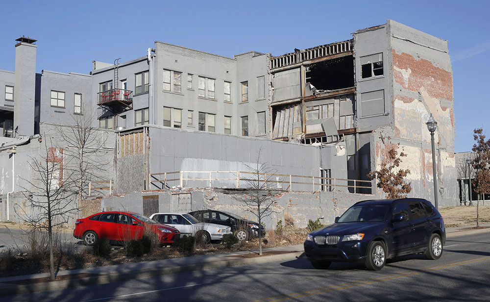 Remnants of former Mountain Inn near Fayetteville square to be demolished - Vimarsana News