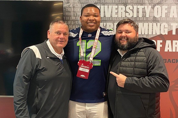 4-star O-lineman bonds with Hogs' coaches on visit | Whole Hog Sports