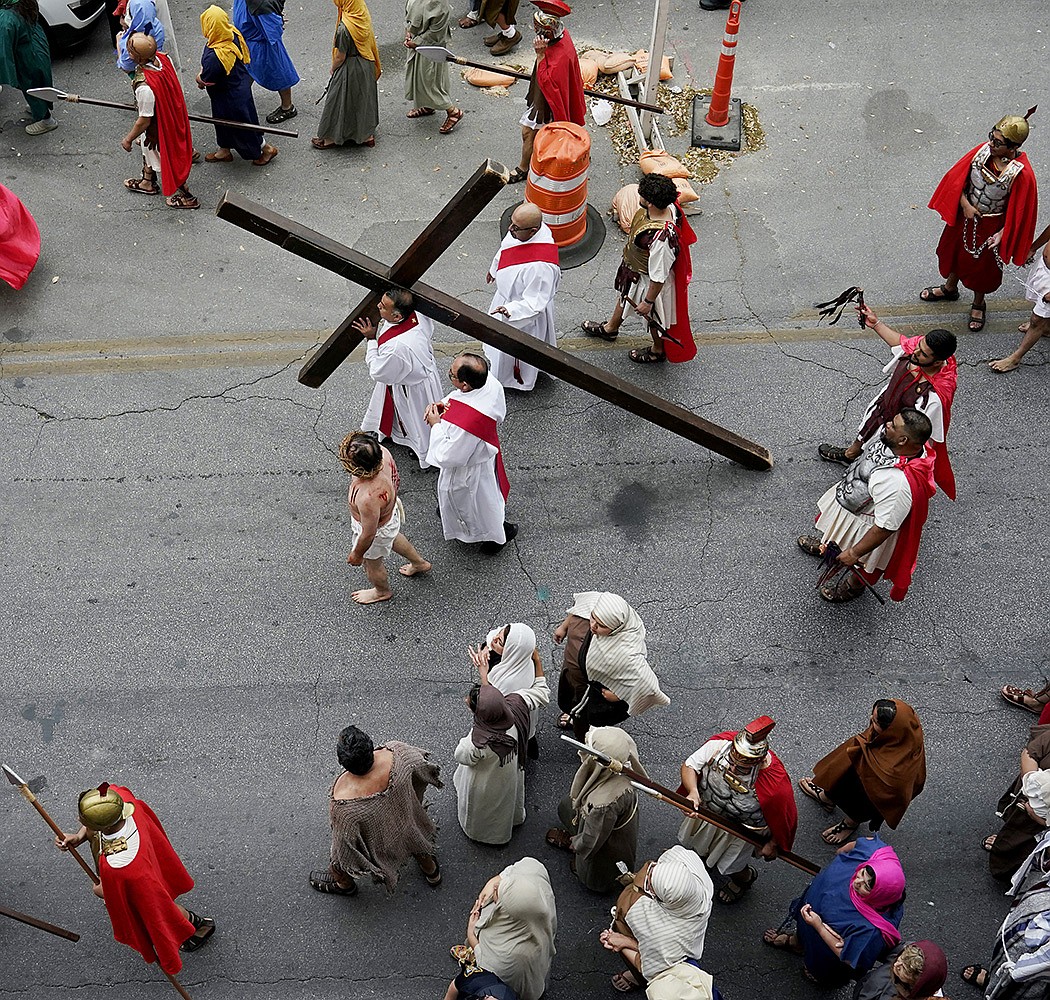 War weighs on Rome procession