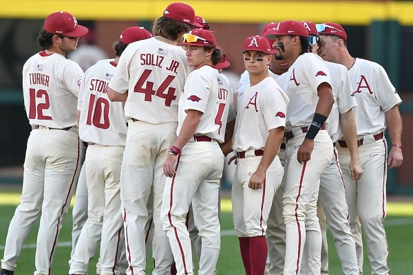 WholeHogSports - Razorbacks to play at Kauffman Stadium in 2022