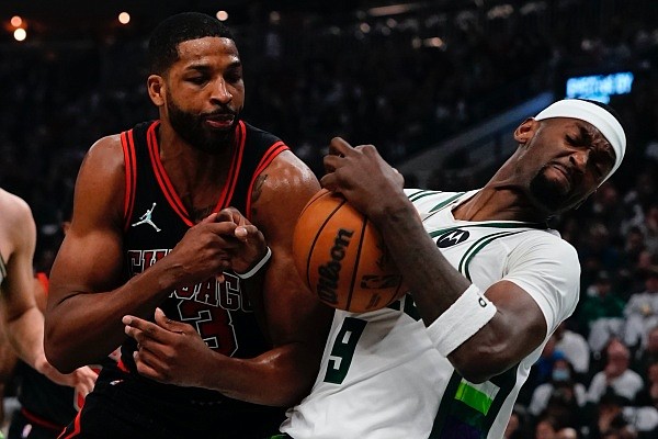 Milwaukee Bucks' Bobby Portis and Chicago Bulls' Tristan Thompson go after a loose ball during the first half of Game 2 of their an NBA playoff basketball game Wednesday, April 20, 2022, in Milwaukee . (AP Photo/Morry Gash)