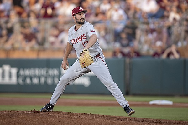 Razorbacks drop low-scoring series opener at Texas A&M - Vimarsana News