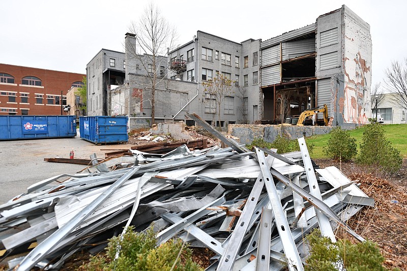 Work continues Wednesday, April 20, 2022, to demolish the former Mountain Inn building in downtown Fayetteville. The city has issued a permit to Car-Son Construction in North Little Rock to demolish the former hotel that has remained vacant and in disrepair since the late 1990s. (NWA Democrat-Gazette/Andy Shupe)