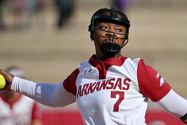 No. 7 Razorbacks complete sweep of Eastern Illinois