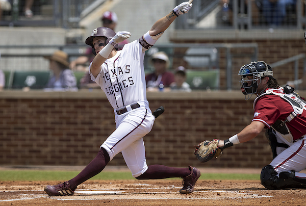 Razorbacks fall 11-10 to Aggies in series finale - Vimarsana News