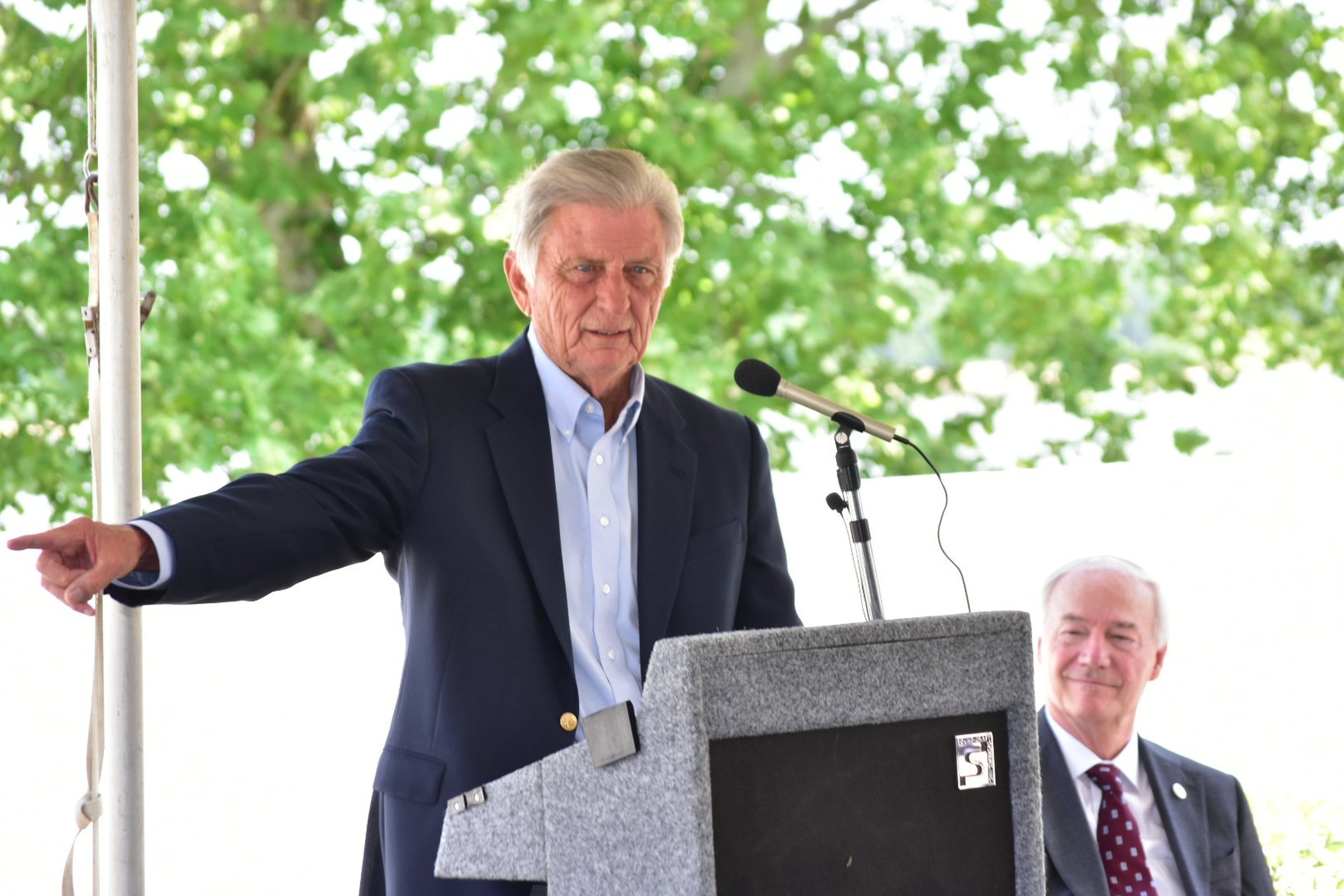 Scenic overlook gets ex-governor’s name