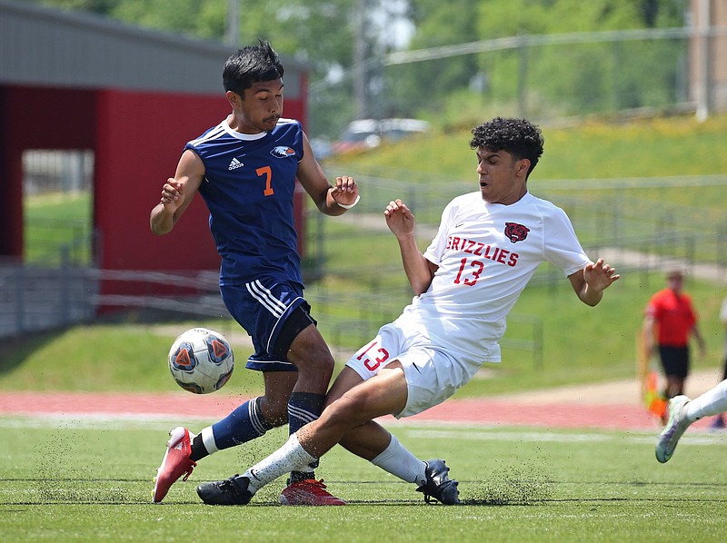 Fort Smith Northside’s Michael Trinidad (right) challenges for the ball with Brandon Gallardo of Rogers Heritage during Saturday afternoon’s Class 6A boys soccer state semifinal match in Cabot. More photos are available at arkansasonline.com/515soccer/
(Arkansas Democrat-Gazette/Colin Murphey)