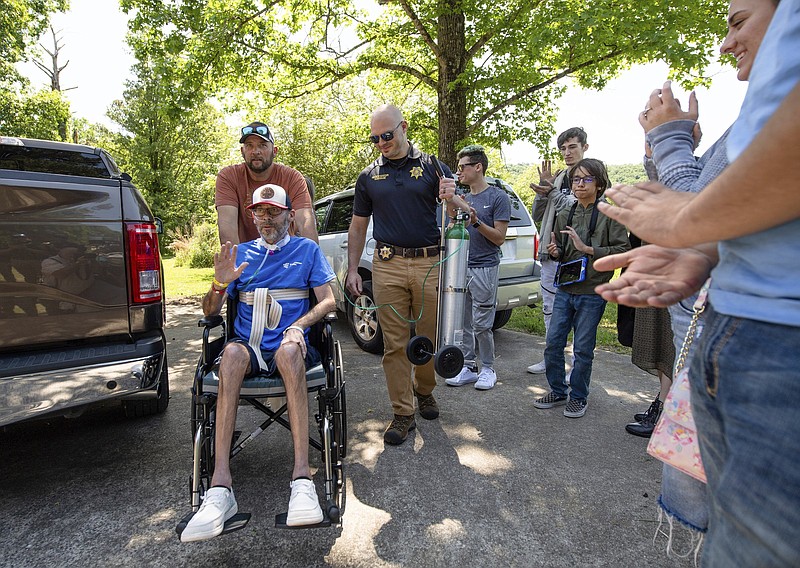Craig Pruett returns to his home last week in Southside near Gadsden, Ala., after a 269-day battle with covid-19.
(AP/The Tuscaloosa News/Gary Cosby Jr.)