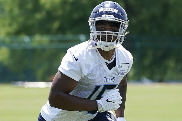 Tennessee Titans wide receiver Treylon Burks (16) takes part in drills at the NFL football team's rookie minicamp Friday, May 13, 2022, in Nashville, Tenn. (AP Photo/Mark Humphrey)