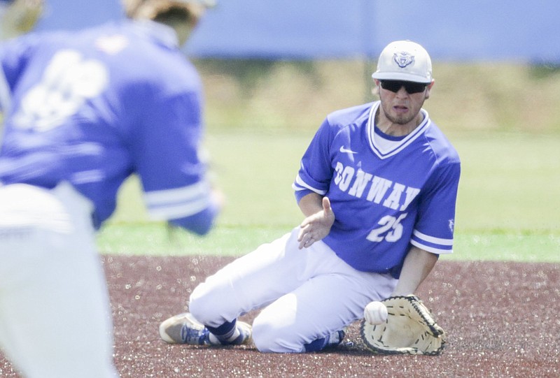 Conway sophomore Connor Cunningham (right), shown during last year’s Class 6A state tournament in Fort Smith, is one of several infielders who have made big plays throughout the season for he No. 2-seeded Wampus Cats.
(NWA Democrat-Gazette/Charlie Kaijo)