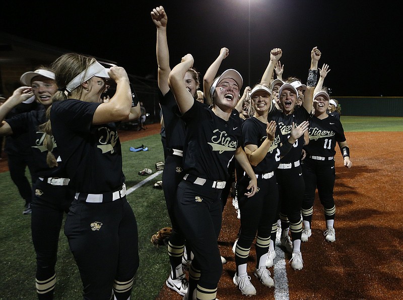 Bentonville players celebrate after the Lady Tigers’ 3-1 victory over Cabot in the Class 6A softball state championship game Thursday at the Benton Athletic Complex. More photos at arkansasonline.com/520soft6a/
(Arkansas Democrat-Gazette/Thomas Metthe)