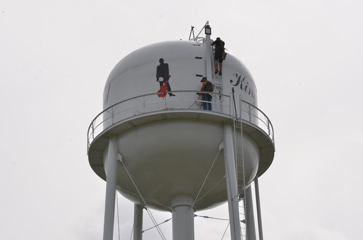 Man, 38, is accused of Kingsland water tower shot; silhouette of singer ...