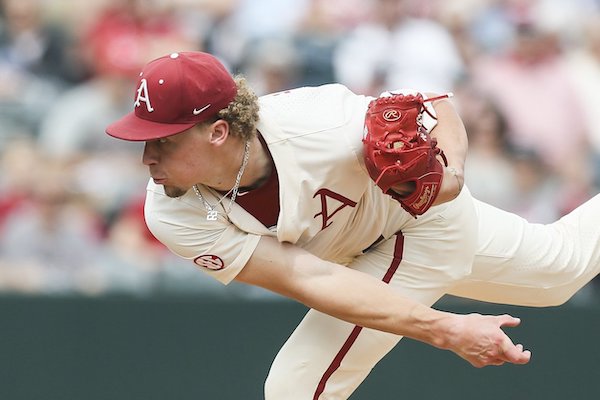 WholeHogSports - Arkansas vs. Indiana: How to watch and listen, pitching  matchup, forecast, team comparisons