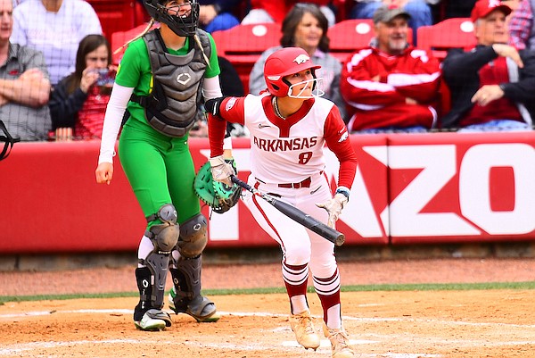 6 run inning sends Arkansas to NCAA softball super regional