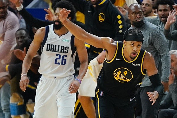 Golden State Warriors guard Moses Moody celebrates after scoring, next to Dallas Mavericks guard Spencer Dinwiddie (26) during the first half in Game 5 of the NBA basketball playoffs Western Conference finals in San Francisco, Thursday, May 26, 2022. (AP Photo/Jeff Chiu)