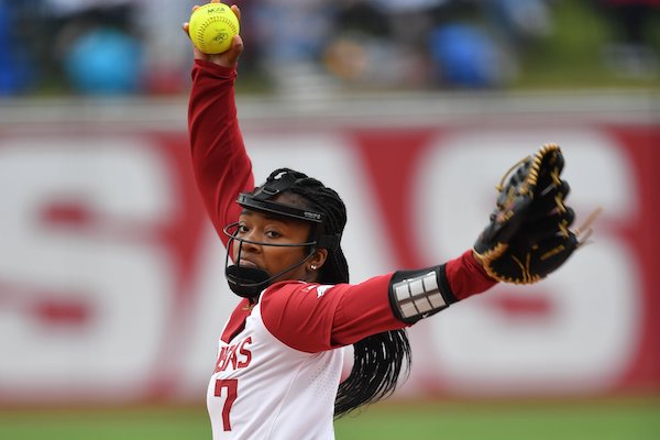 Razorbacks beat Texas in first game of softball super regional - Vimarsana News
