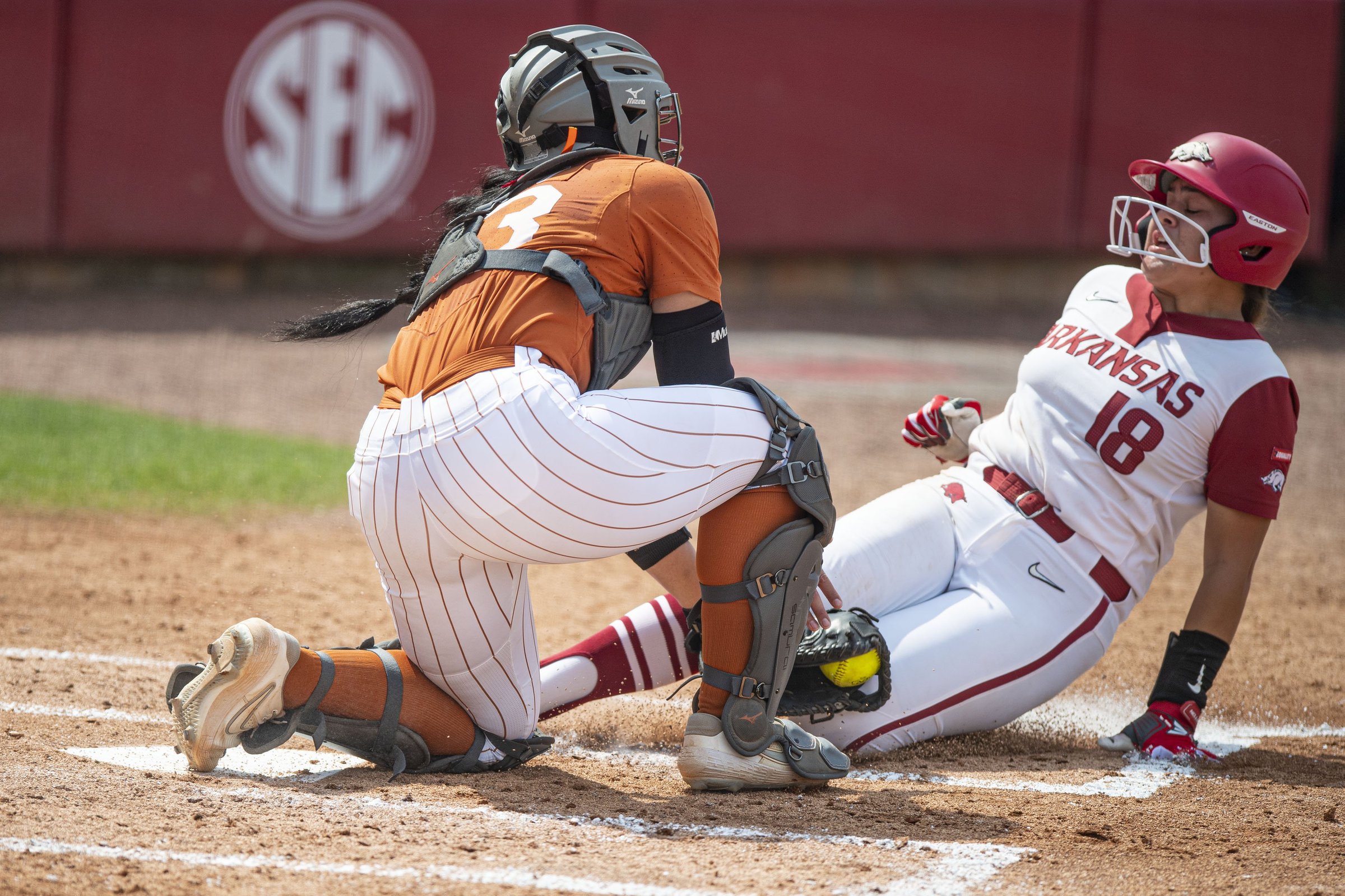 SUPER REGIONAL REPORT: Missed Opportunities Haunt Razorbacks - Vimarsana News