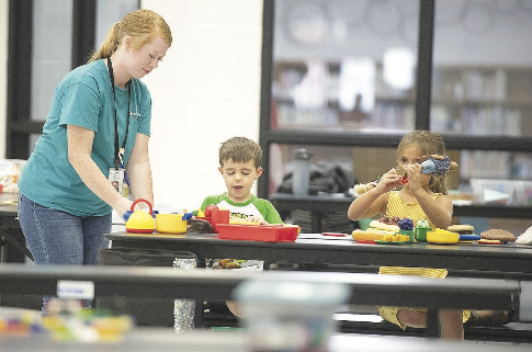 Northwest Arkansas school districts look to fill jobs in tight labor market - Vimarsana News