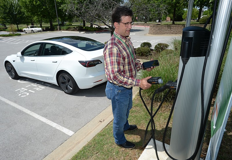 Electric vehicles, charging stations discussed at Springdale event