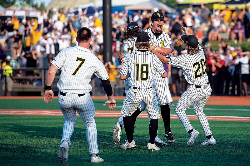 Home, sweet home! Notre Dame baseball wins their home opener