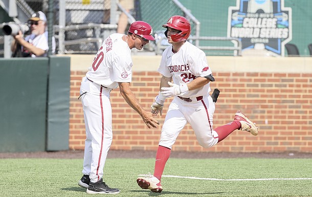 WholeHogSports - Treylon Burks receives good news on injury severity