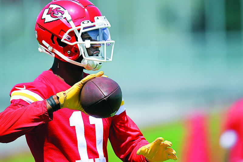 Chiefs' Smith-Schuster, Valdes-Scantling back at practice