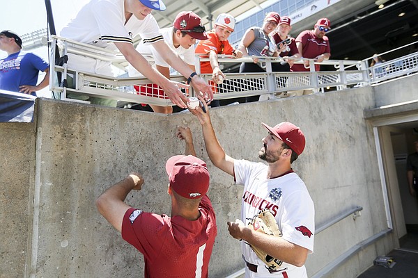 WholeHogSports - Van Horn 'really proud' of former aces in World Series